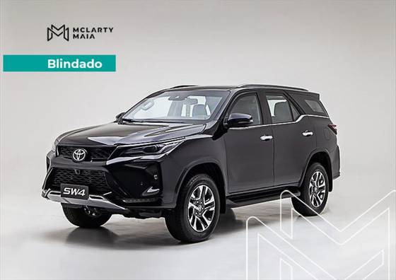 TOYOTA HILUX SW4 2.8 D-4D TURBO DIESEL SRX PLATINUM 7L 4X4 AUTOMÁTICO